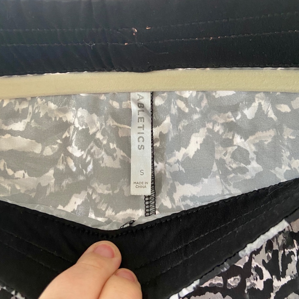 Fabletics shorts - Picture 3 of 5